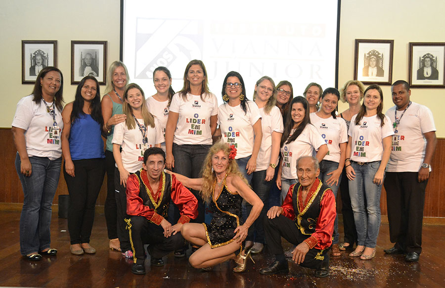 Colégio Vianna Júnior comemora Dia do Circo