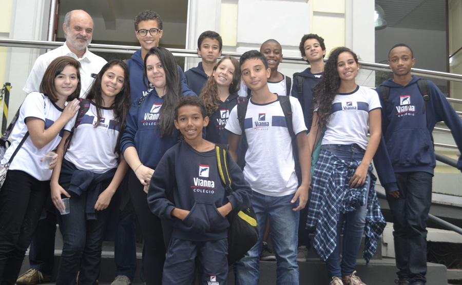 Alunos do Colégio Vianna Jr participam da instalação da Câmara Mirim