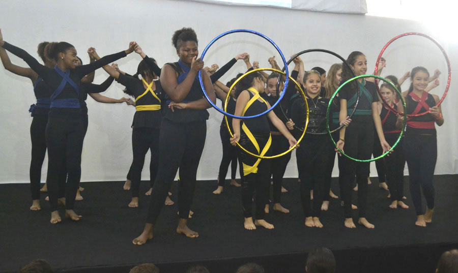 Apresentação de dança abre a XV Feira do Livro do Vianna Júnior