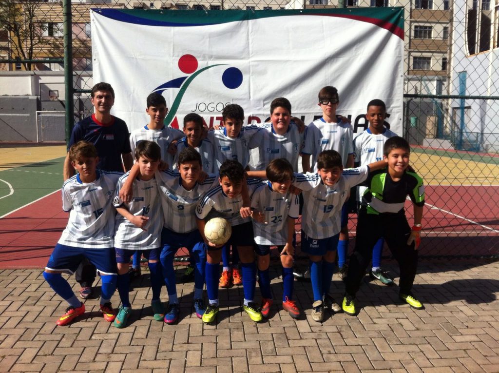 Alunos do Colégio Vianna Júnior vencem em estreia nos Jogos Intercolegiais.