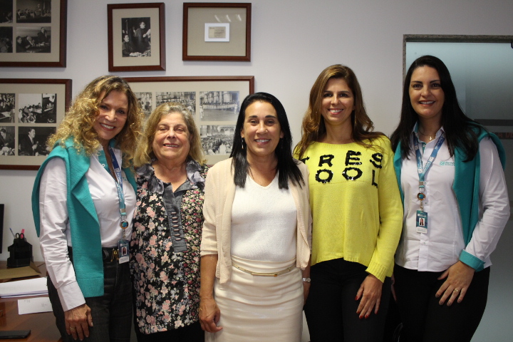 Representantes do Bernoulli e do Vianna após reunião.