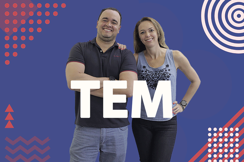 Gif com o Coordenador Stênio e da nova Coordenadora Juliana se cumprimentando.